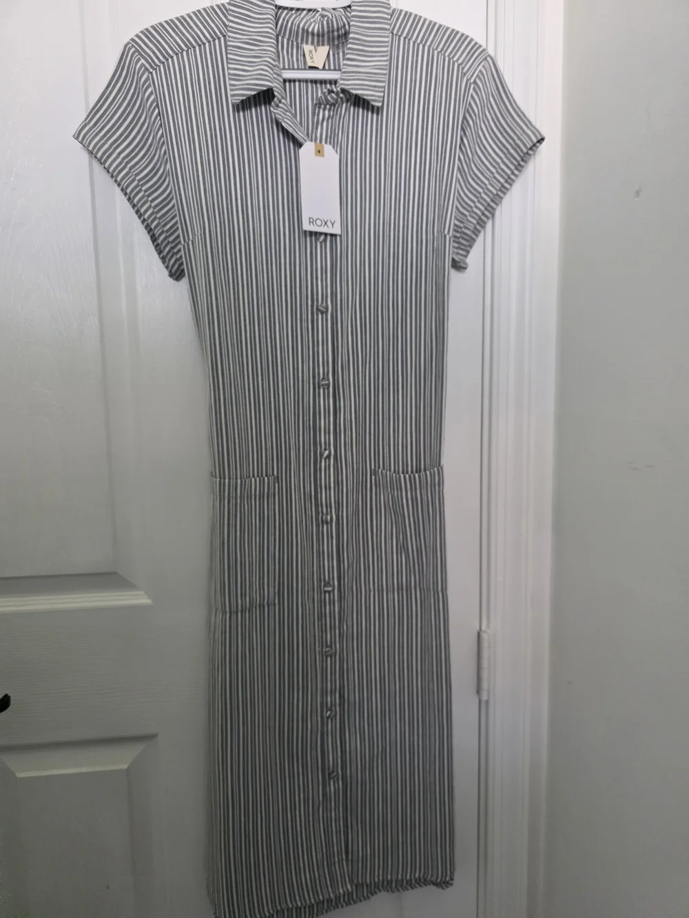Roxy Women’s Gray & White Stripe Button-Front Shirt Dress Medium 19" P2P - Picture 3 of 7
